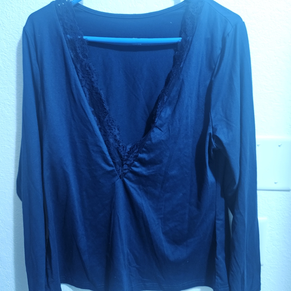 V neck Lace Long Sleeve Tee 1X. Nwot